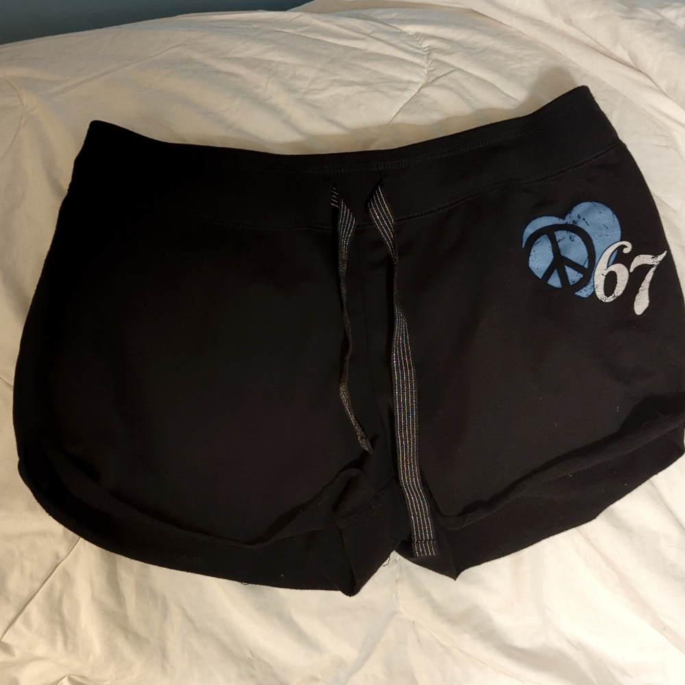 725 originals black shorts in large